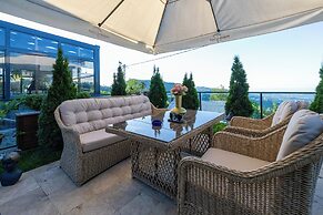 Poison Garden Suite & SPA