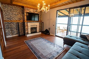 Poison Garden Suite & SPA