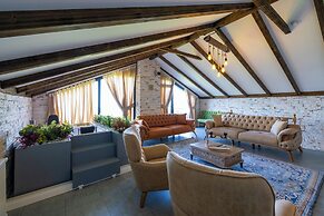 Poison Garden Suite & SPA
