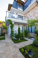 Poison Garden Suite & SPA