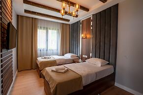 Poison Garden Suite & SPA