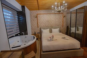 Poison Garden Suite & SPA