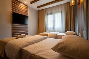 Poison Garden Suite & SPA