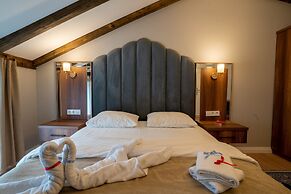 Poison Garden Suite & SPA