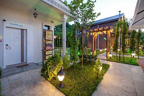 Poison Garden Suite & SPA
