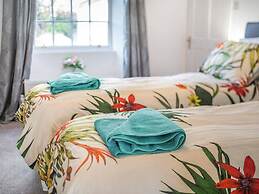 Lovely Villa 1 King 1 Double 4 Single 1bunk bed