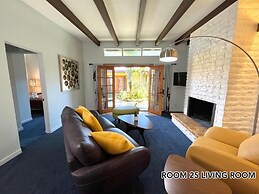 Atrium Palm Springs - Gay Men's Resort