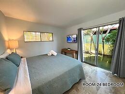 Atrium Palm Springs - Gay Men's Resort