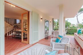 Regina Beach Villa by the Beach in Marina di Piet