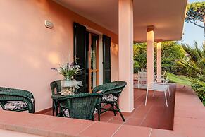 Regina Beach Villa by the Beach in Marina di Piet