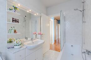 Regina Beach Villa by the Beach in Marina di Piet