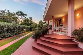 Regina Beach Villa by the Beach in Marina di Piet