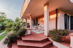 Regina Beach Villa by the Beach in Marina di Piet