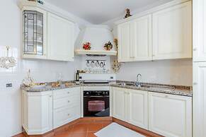 Regina Beach Villa by the Beach in Marina di Piet