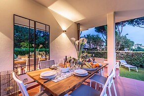 Regina Beach Villa by the Beach in Marina di Piet