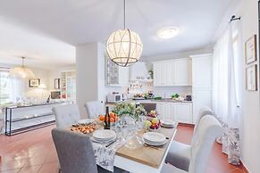 Regina Beach Villa by the Beach in Marina di Piet