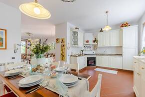 Regina Beach Villa by the Beach in Marina di Piet