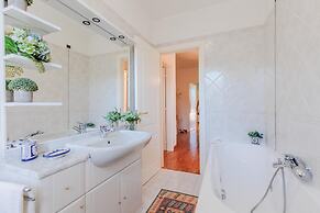 Regina Beach Villa by the Beach in Marina di Piet