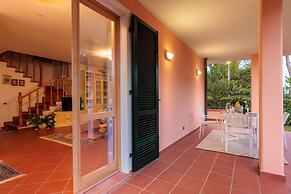 Regina Beach Villa by the Beach in Marina di Piet