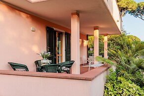 Regina Beach Villa by the Beach in Marina di Piet
