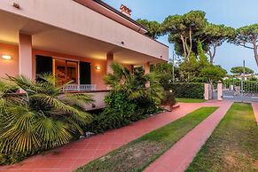 Regina Beach Villa by the Beach in Marina di Piet