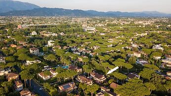 Regina Beach Villa by the Beach in Marina di Piet