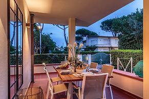 Regina Beach Villa by the Beach in Marina di Piet