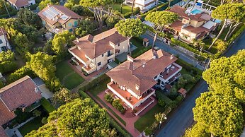Regina Beach Villa by the Beach in Marina di Piet