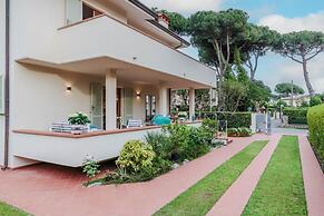 Regina Beach Villa by the Beach in Marina di Piet