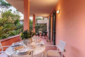 Regina Beach Villa by the Beach in Marina di Piet