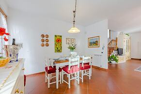 Regina Beach Villa by the Beach in Marina di Piet