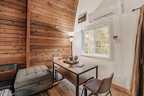 78mbr - Wood Stove - Wifi - Pets Ok - Bbq - Sleeps 6 1 Bedroom Home by