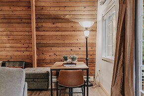 78mbr - Wood Stove - Wifi - Pets Ok - Bbq - Sleeps 6 1 Bedroom Home by