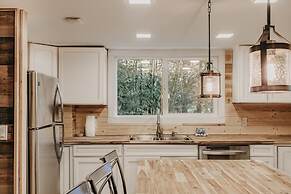 78mbr - Wood Stove - Wifi - Pets Ok - Bbq - Sleeps 6 1 Bedroom Home by