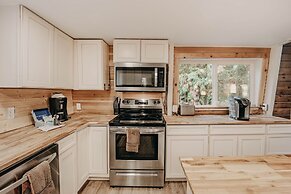 78mbr - Wood Stove - Wifi - Pets Ok - Bbq - Sleeps 6 1 Bedroom Home by