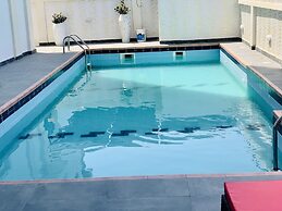 Time Oak Hotel and Suites Royale