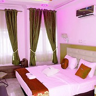 Time Oak Hotel and Suites Royale