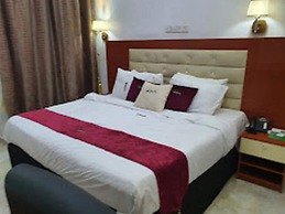 Time Oak Hotel and Suites Royale