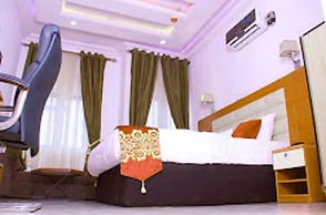 Time Oak Hotel and Suites Royale