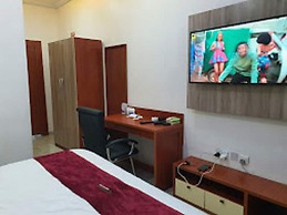 Time Oak Hotel and Suites Royale
