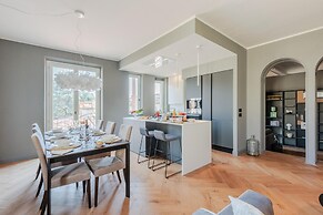 Casa Grey Contemporary Penthouse