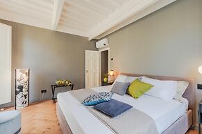 Casa Grey Contemporary Penthouse