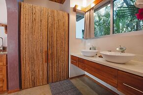 Iluminar Beachfront Suite