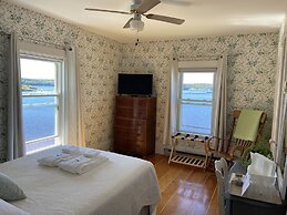 Spinneys Guesthouse & Beach Cottages