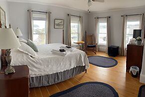 Spinneys Guesthouse & Beach Cottages