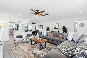 Private Heated Pool & Lovely Home