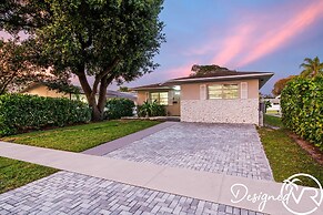 Private Heated Pool & Lovely Home