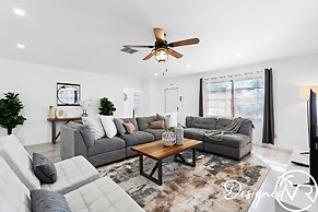 Private Heated Pool & Lovely Home