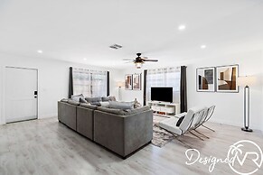 Private Heated Pool & Lovely Home