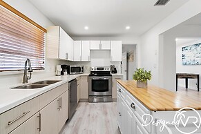 Private Heated Pool & Lovely Home